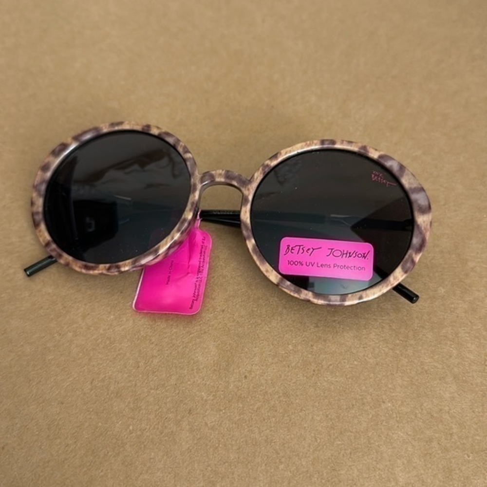 Betsey Johnson round animal print black Sunglasses nwt